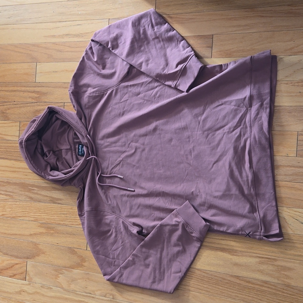 Brand New Men's Cuts Clothing Split Hem XXL Hoodie in a Maroon/Brownish Color
